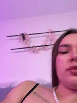 JenniferLouns online show from October 15, 2025, 11:51 am