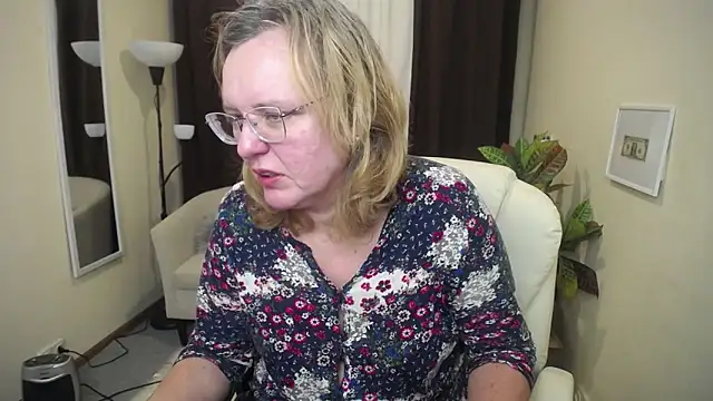 VestaWoody online show from November 15, 2025, 1:15 pm