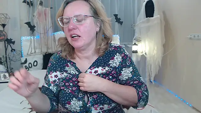 VestaWoody online show from October 17, 2025, 6:28 am