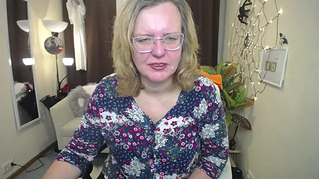 VestaWoody online show from November 1, 2025, 7:02 am