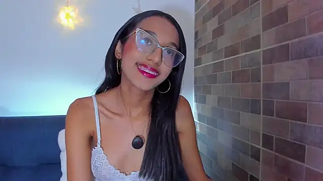 luna valen online show from December 22, 2025, 9:26 pm