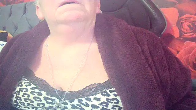 Snapshot of Playful_MILF_Demi chatting on February 27, 2026, 11:48 pm Playful MILF Demi online show from February 27, 2026, 11:48 pm