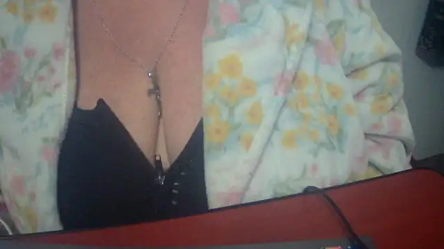 Playful MILF Demi online show from November 10, 2025, 7:52 pm