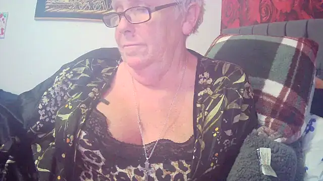 Snapshot of Playful_MILF_Demi chatting on February 24, 2026, 12:33 am Playful MILF Demi online show from February 24, 2026, 12:33 am