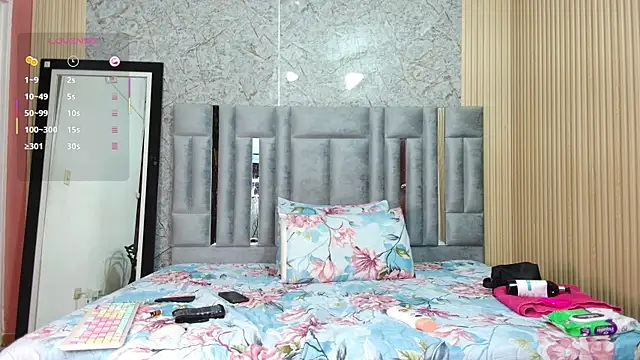 Snapshot of CheatingNeighborr chatting on February 4, 2026, 7:20 pm CheatingNeighborr online show from February 4, 2026, 7:20 pm