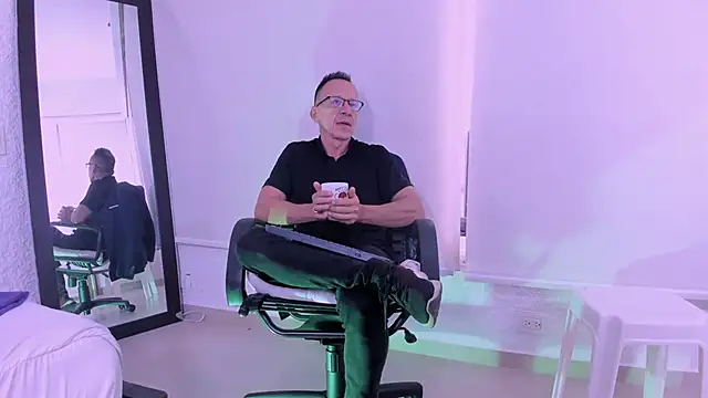 Snapshot of _axelking_ chatting on February 26, 2026, 11:43 am axelking online show from February 26, 2026, 11:43 am