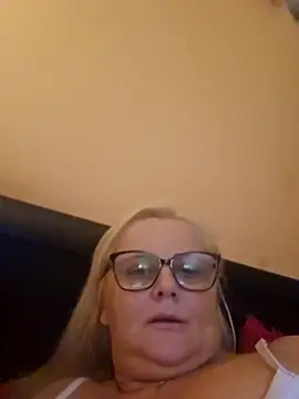 NieMaJazdyBezGwiazdy7883 online show from November 3, 2025, 4:32 pm