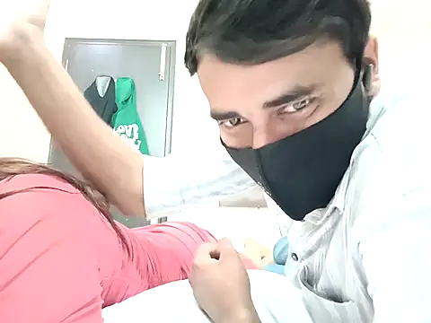 horny milf couple online show from November 12, 2025, 6:12 pm