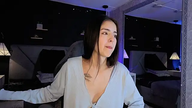 giapearl25 online show from October 18, 2025, 2:08 pm