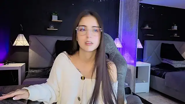 giapearl25 online show from October 17, 2025, 12:29 pm