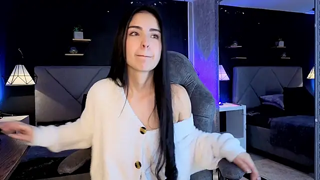 giapearl25 online show from November 30, 2025, 7:47 pm