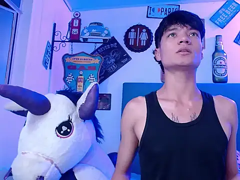 alex russo   online show from October 10, 2025, 3:51 am