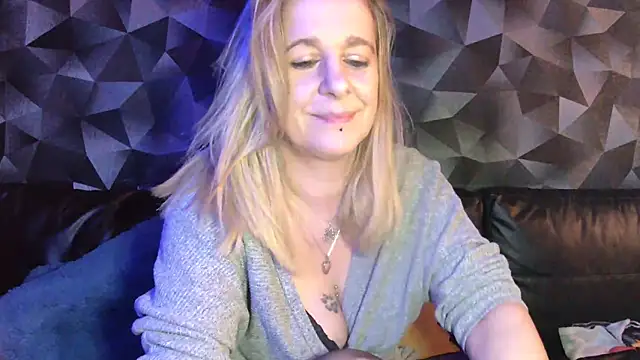 Snapshot of Delichieuse5 chatting on March 31, 2026, 7:49 pm Delichieuse5 online show from March 31, 2026, 7:49 pm