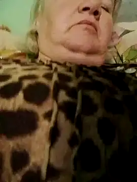 LusiyaGold5 online show from October 19, 2025, 1:08 am