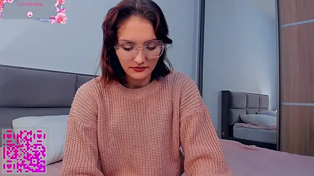 LorrieDegonia online show from October 13, 2025, 4:03 am