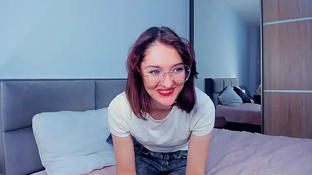 LorrieDegonia online show from October 28, 2025, 4:02 am