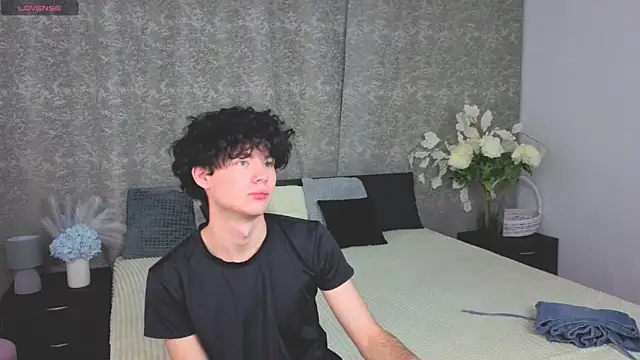 Cute Mike online show from December 4, 2025, 4:50 pm