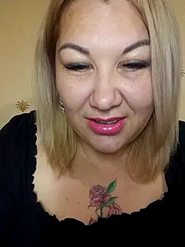 Snapshot of Karamelkaxq chatting on October 27, 2025, 6:58 am Karamelkaxq online show from October 27, 2025, 6:58 am