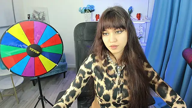 TiffanyYounge online show from November 1, 2025, 11:26 am