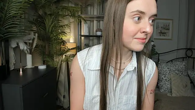 ThelmaJusto online show from October 24, 2025, 3:33 pm