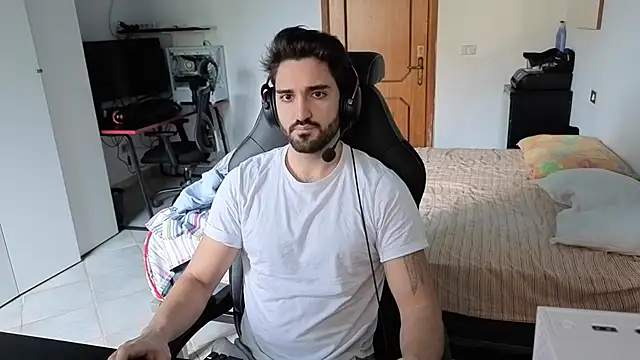 Al3xox02 online show from February 11, 2026, 9:53 am