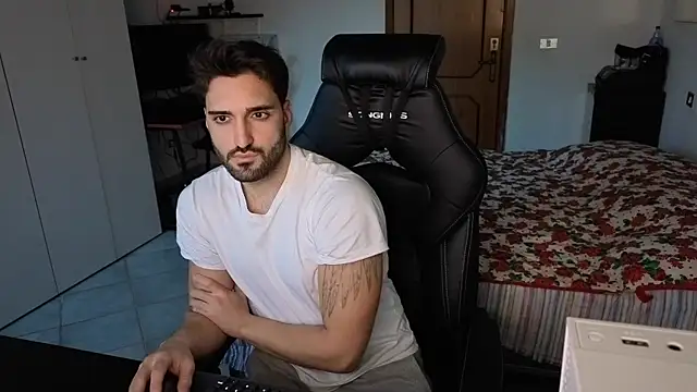 Al3xox02 online show from February 5, 2026, 4:14 pm