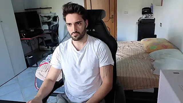 Al3xox02 online show from February 25, 2026, 8:36 am