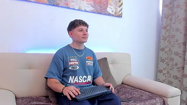 Leoo Miller online show from October 6, 2025, 8:42 pm