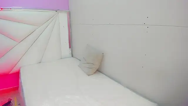 cielooo  online show from December 14, 2025, 8:58 pm