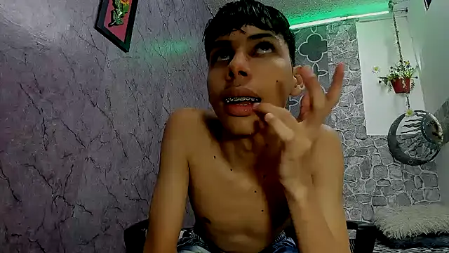 Snapshot of sexyboys_cutex18 chatting on February 12, 2026, 10:31 pm sexyboys cutex18 online show from February 12, 2026, 10:31 pm