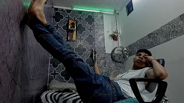 Snapshot of sexyboys_cutex18 chatting on February 22, 2026, 10:00 pm sexyboys cutex18 online show from February 22, 2026, 10:00 pm