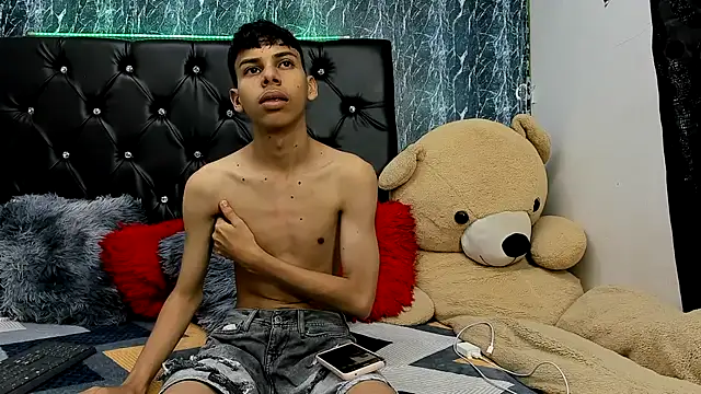 sexyboys cutex18 online show from November 11, 2025, 7:52 pm