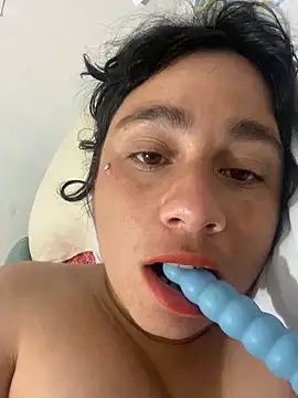 Snapshot of gatitaplop chatting on December 2, 2025, 5:09 am gatitaplop online show from December 2, 2025, 5:09 am