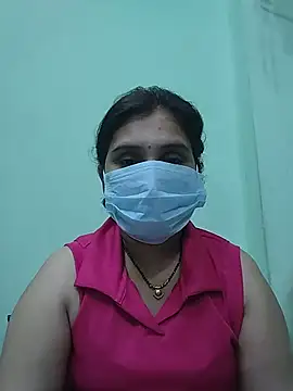 Snapshot of yourbeautyqueen chatting on July 4, 2026, 7:29 pm yourbeautyqueen online show from July 4, 2026, 7:29 pm