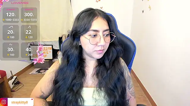 LoveLyy- online show from April 7, 2026, 2:57 am