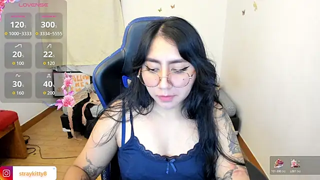 LoveLyy- online show from December 16, 2025, 10:36 pm