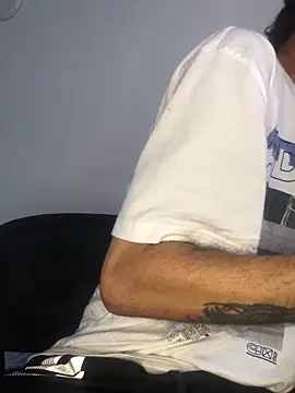 santyrestrepo online show from October 12, 2025, 1:45 pm