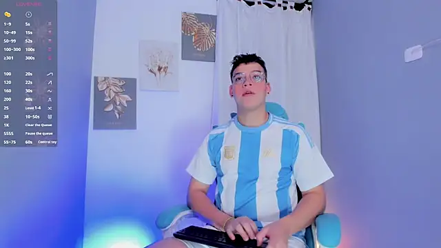 alex boyy online show from November 10, 2025, 10:37 pm