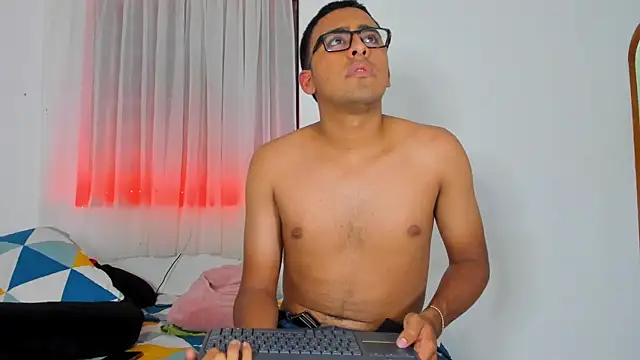 Snapshot of Sexy_Couple_Xx chatting on October 13, 2025, 4:14 am Sexy Couple Xx online show from October 13, 2025, 4:14 am