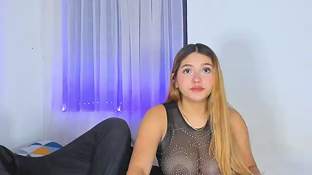 Snapshot of Sexy_Couple_Xx chatting on October 23, 2025, 10:25 am Sexy Couple Xx online show from October 23, 2025, 10:25 am