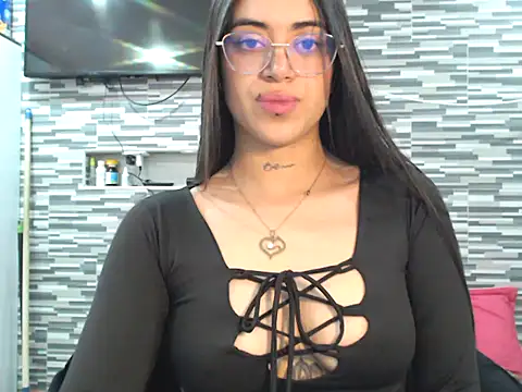 Carla Bennett   online show from October 8, 2025, 11:34 am