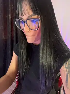 AlannaDollx online show from November 5, 2025, 1:36 pm