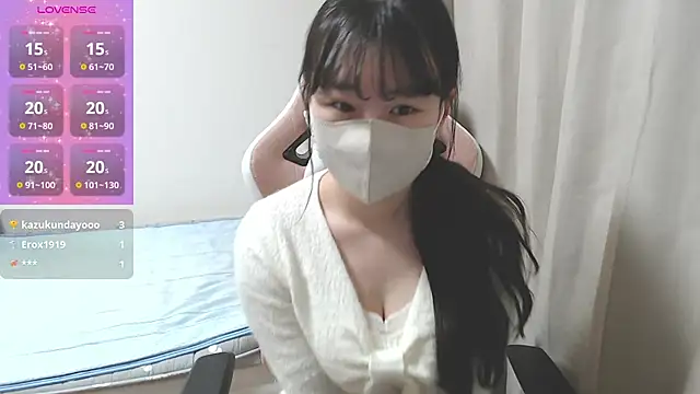 hinako08 online show from October 19, 2025, 4:37 am