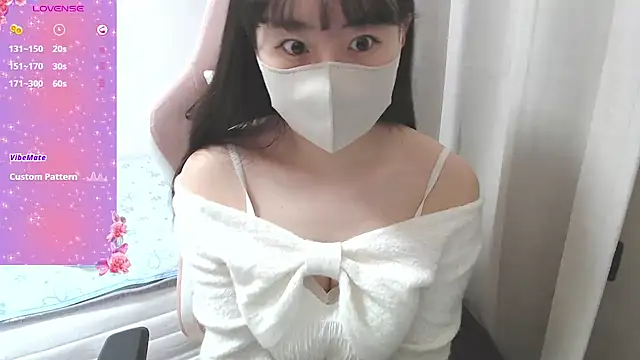 hinako08 online show from December 17, 2025, 1:32 am