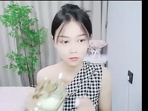 mili0923 online show from October 17, 2025, 8:39 am