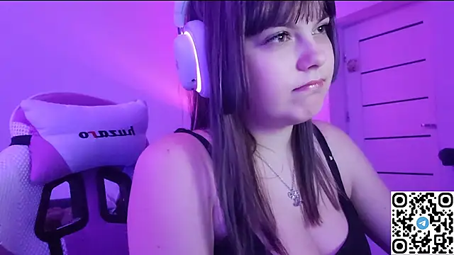 KristiBloom online show from December 15, 2025, 9:53 pm