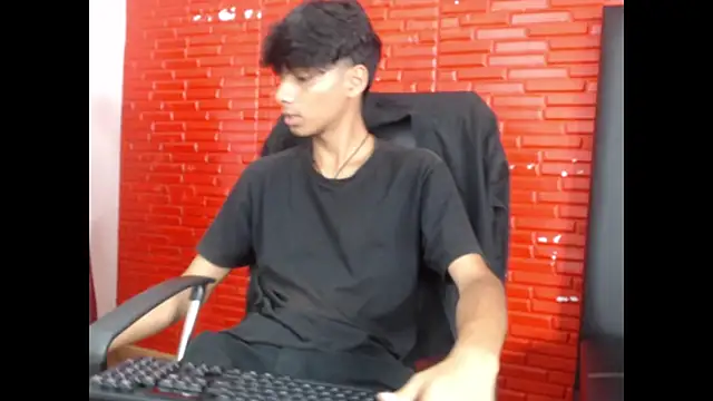 tyler wolf1  online show from October 8, 2025, 11:56 am