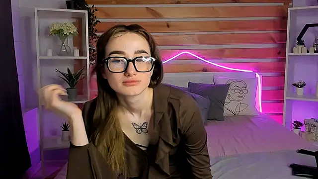 Olivia Grantt online show from November 22, 2025, 1:26 am