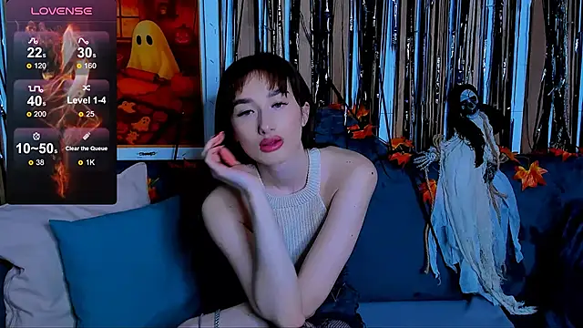 Olivia Grantt online show from October 31, 2025, 1:13 am