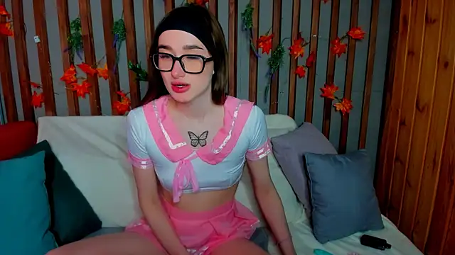 Olivia Grantt online show from November 18, 2025, 1:10 am